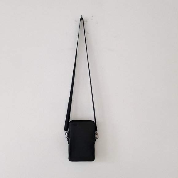 Lacoste Infini-T Integrated Inductive Charger Smartphone Wallet - Picture 9 of 9